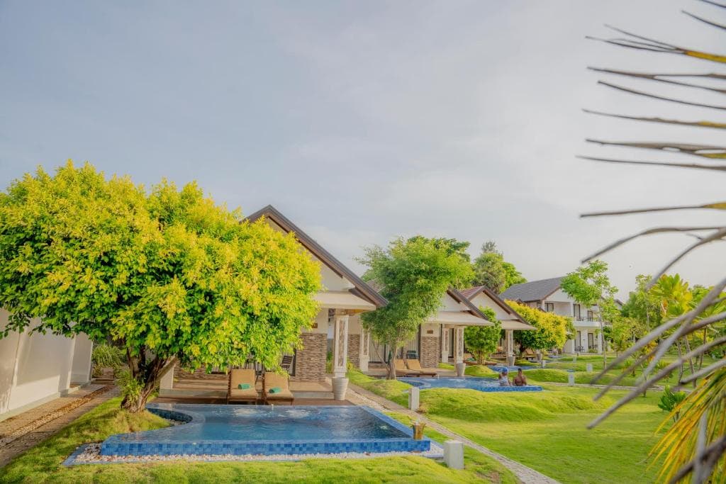 Uppuveli Beach by DSK